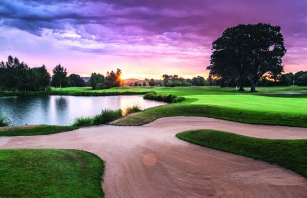 GOLF - THE ULTIMATE BOOK