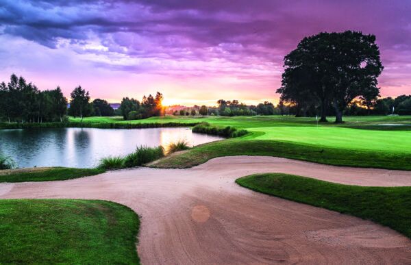 GOLF - THE ULTIMATE BOOK