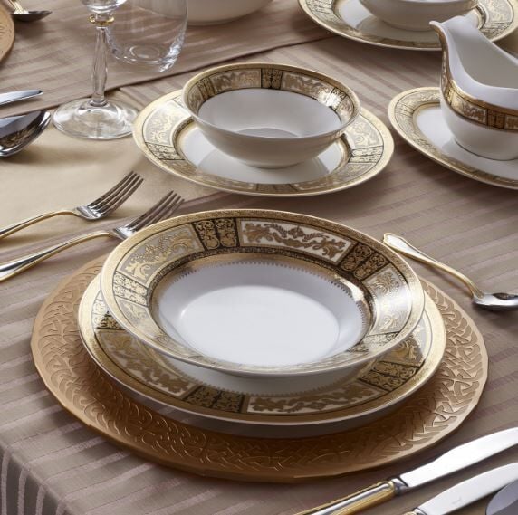 WEIMAR FRIEDERIKE OF HESSE-DARMSTADT 63 PCS DINNER SET…