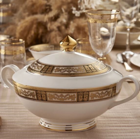 WEIMAR FRIEDERIKE OF HESSE-DARMSTADT 63 PCS DINNER SET…