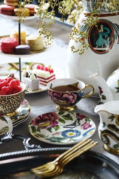 CREATURES OF CUROSİTY ÇAY FİNCAN + TABAK SİYAH & KREM